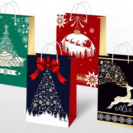 Cztery torebki prezentowe Boże Narodzenie w kolorach zielonym, czerwonym, granatowym i czarnym z motywami bombki, choinki, jelenia