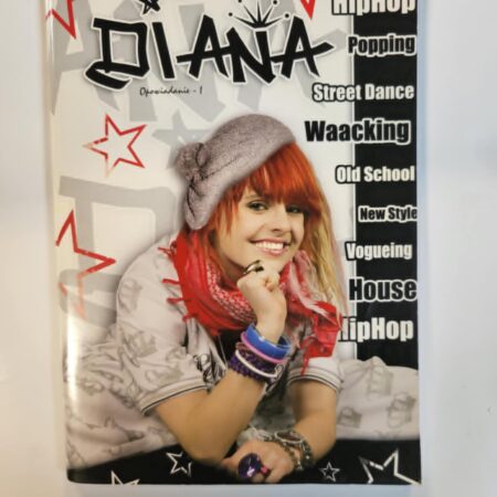 Zeszyt biały z różnymi wzorami i napisami.