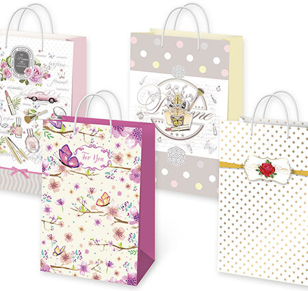 Torebki ozdobne w różnych wariantach.