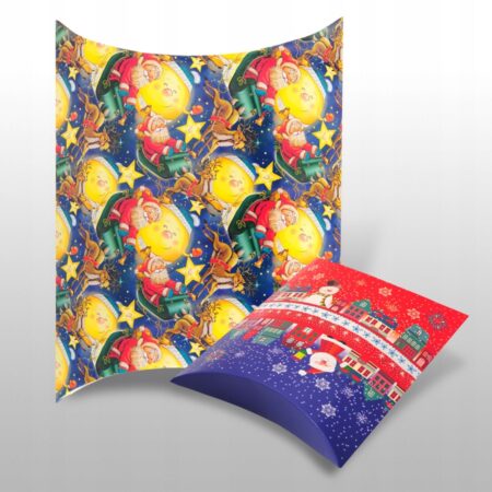 Pudełka ozdobne bożonarodzeniowe w kształcie spłaszczonej tuby z ozdobnego kartonu, duże w kolorze granatowym we wzór Mikołaja na saniach, małe w kolorze czerwono-granatowym.