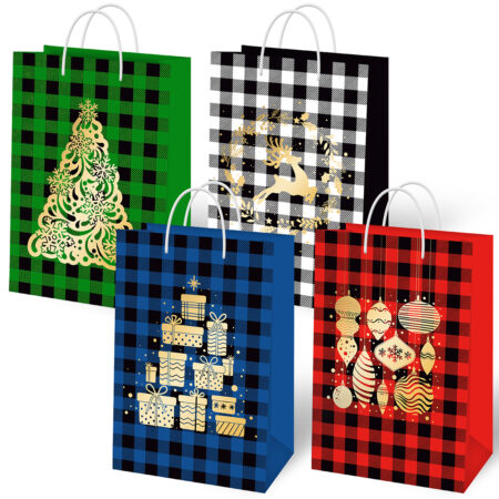 Torebki ozdobne prezentowe bożonarodzeniowe w kolorową kratę (czarno-zieloną, czarno-białą, czarno-granatową, czarno-czerwoną) ze złotymi zdobieniami i białymi uchwytami.