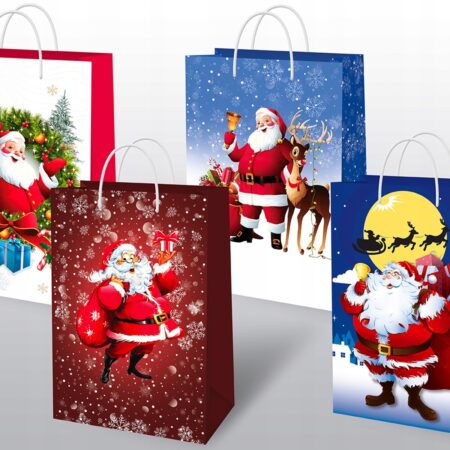 Mix czterech torebek prezentowych Boże Narodzenie z motywem Mikołaja na białym, niebieskim i czerwonym tle