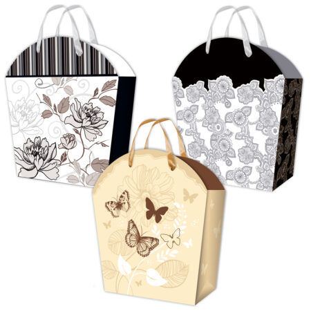 Torebki ozdobne prezentowe jedna w kolorze białym z brązowymi kwiatami i czarnym elementem w paseczki, druga biała z szarymi kwiatami i czarną górą, ostatnia beżowa z brązowymi motylkami.