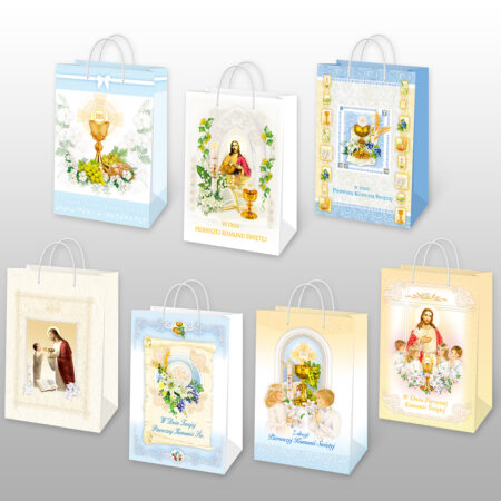 Zdjęcie przedstawia siedem torebek prezentowych z okazji Pierwszej Komunii Świętej.