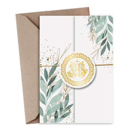 Zdjęcie przedstawia rozkładane zaproszenie na Komunię z nebliny przewiązane złotym sznurkiem i naklejonym złotym kółkiem oraz kopertę z eko papieru.