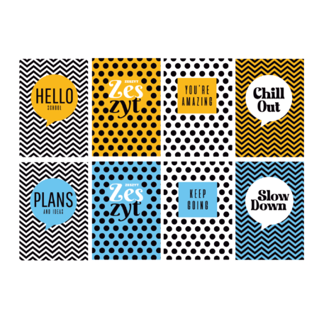 Zdjęcie przedstawia zeszyty w kolorach białym, żółtym i niebieskim we wzory kropek i zygzaków, z motywacyjnymi napisami.