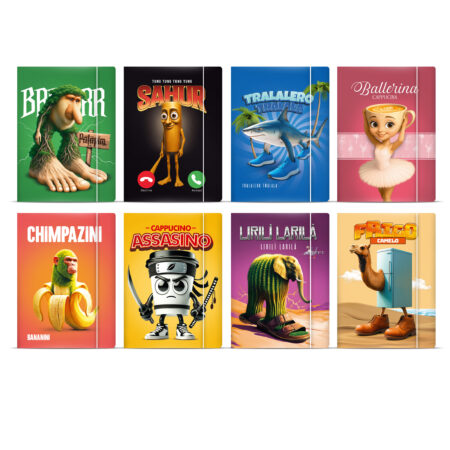 Zdjęcie przedstawia zestaw ośmiu teczek z gumką w formacie A4 z humorystycznymi i surrealistycznymi postaciami z serii Italian Brainrot. Kolekcja obejmuje bohaterów takich jak Brrr Patapim - ogromna małpa-drzewo z wielkimi stopami, Tung Sahur - drewniany kołek trzymający kij baseballowy, Tralalero Tralala - rekin z nogami w sportowych butach, Ballerina Cappuccina - filiżanka baletnica, Chimpazini Bananini - zielony szympans przemieniony w banana, Cappuccino Assasino - kubek kawy w stroju wojownika ninja z mieczem, Lirili Larilá - słoń-kaktus w sandałach i Frigo Camelo - wielbłąd-lodówka idący w brązowych butach przez pustynię.