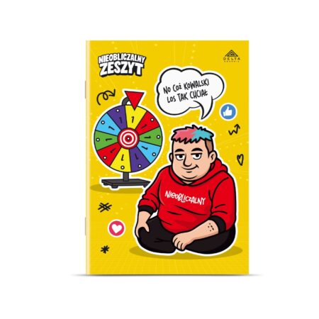 Zeszyt w kratkę z żółtą okładką z postacią w czerwonej bluzie mówiącą "No cóż Kowalski los tak chciał" i kołem fortuny w tle.
